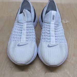 Nike women's react phantom run flyknit 2 size 7